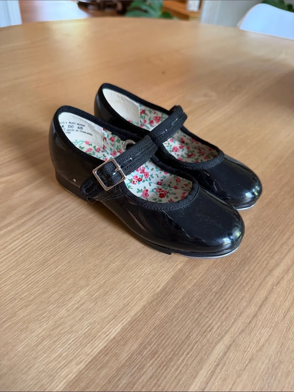 Capezio little girls black patent tap shoes 10.5M